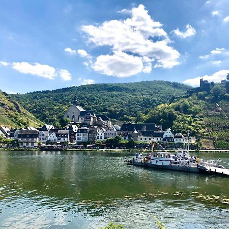 Haus Am Ufer Mit Rheinpanoramablick Apartment Koblenz  Exterior photo