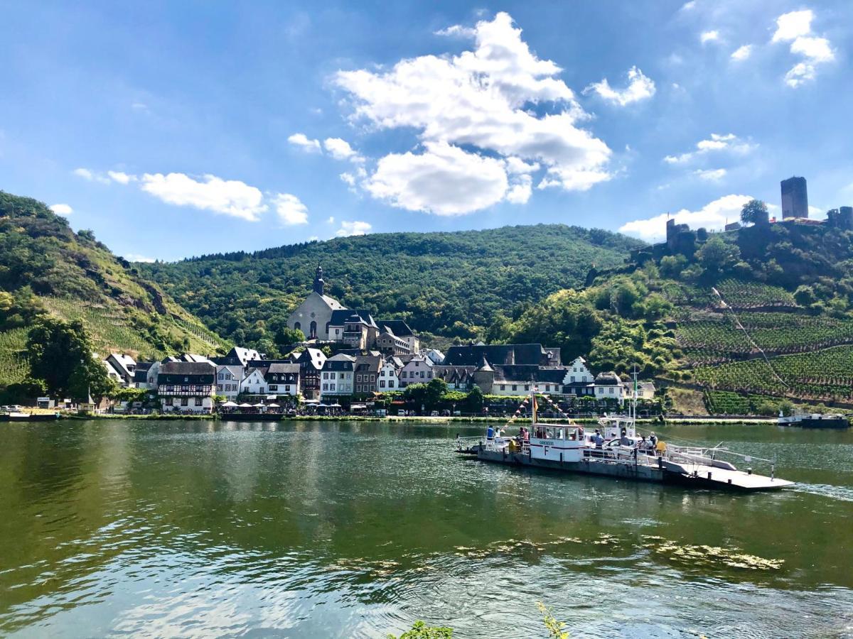 Haus Am Ufer Mit Rheinpanoramablick Apartment Koblenz  Exterior photo